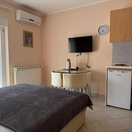 ApartHotel Viola Pjescana Uvala Esterno foto