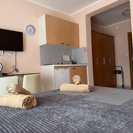 ApartHotel Viola Pjescana Uvala Esterno foto