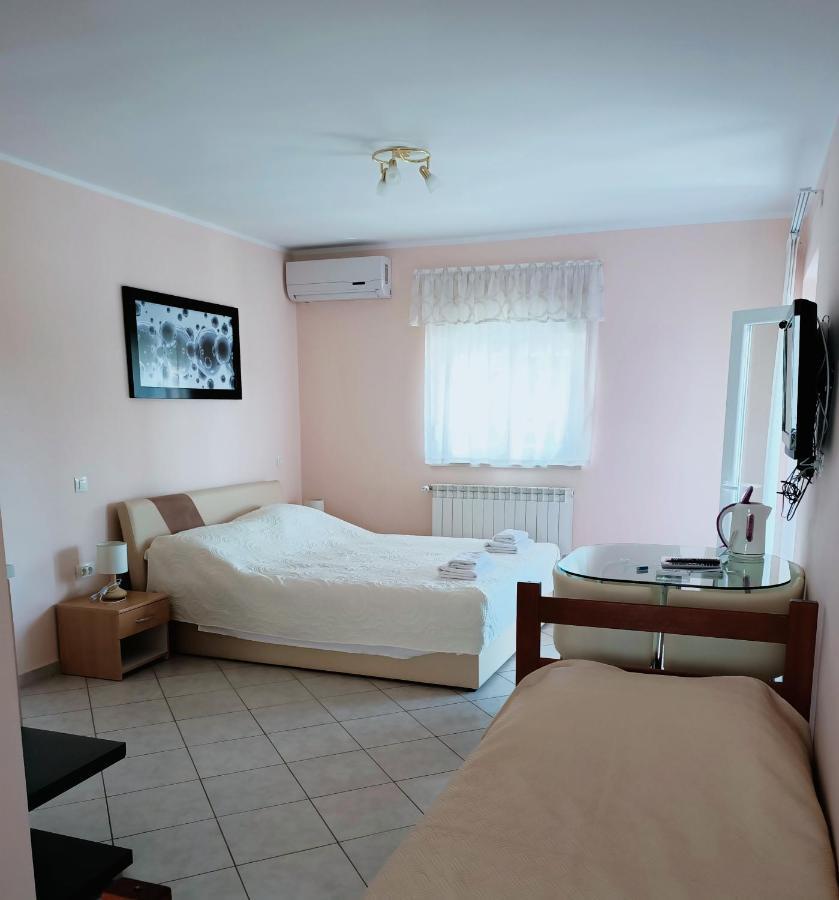 ApartHotel Viola Pjescana Uvala Esterno foto
