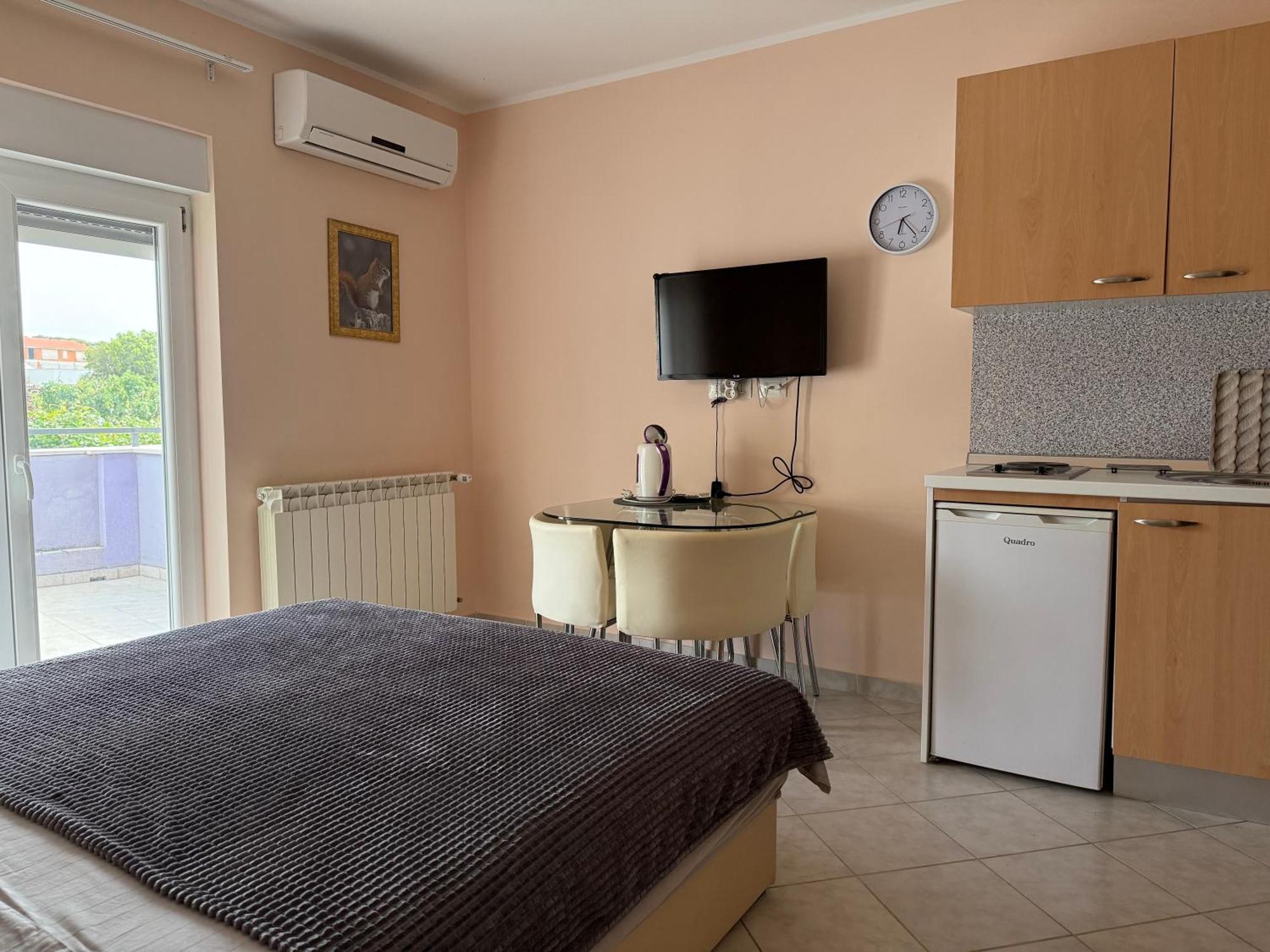 ApartHotel Viola Pjescana Uvala Esterno foto