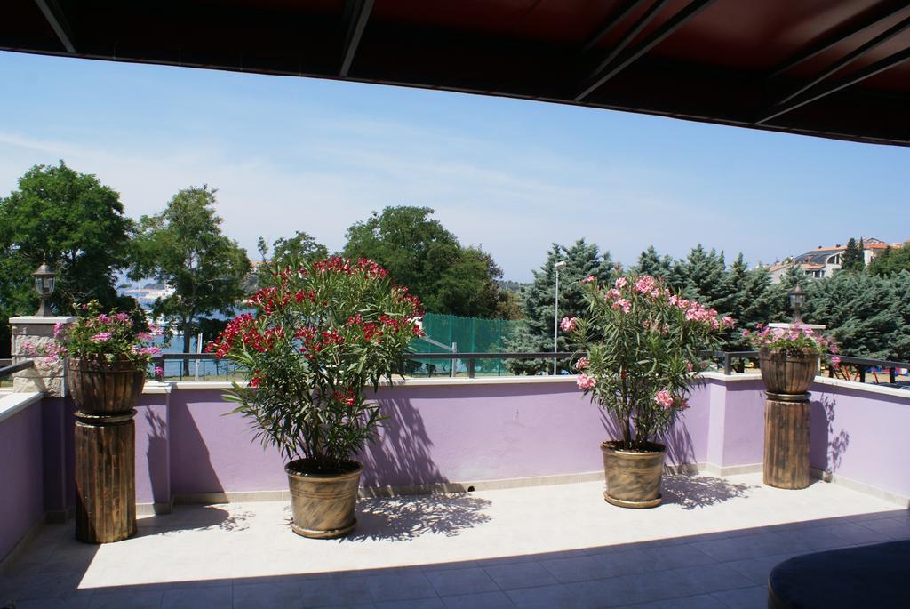 ApartHotel Viola Pjescana Uvala Esterno foto