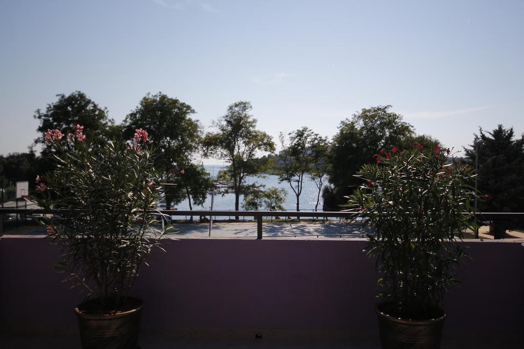 ApartHotel Viola Pjescana Uvala Esterno foto