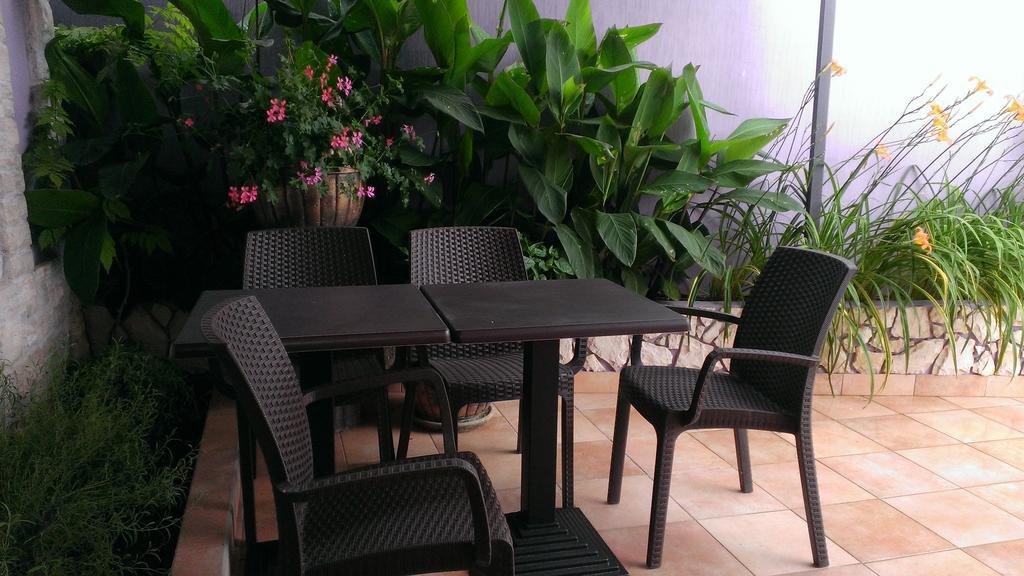 ApartHotel Viola Pjescana Uvala Esterno foto