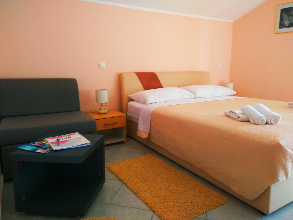 ApartHotel Viola Pjescana Uvala Esterno foto