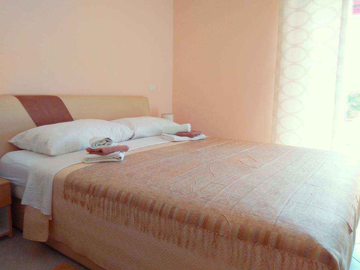 ApartHotel Viola Pjescana Uvala Esterno foto