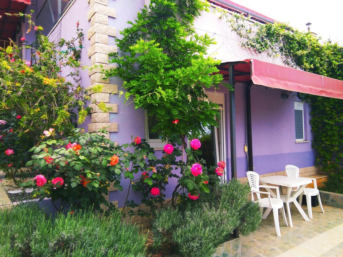 ApartHotel Viola Pjescana Uvala Esterno foto