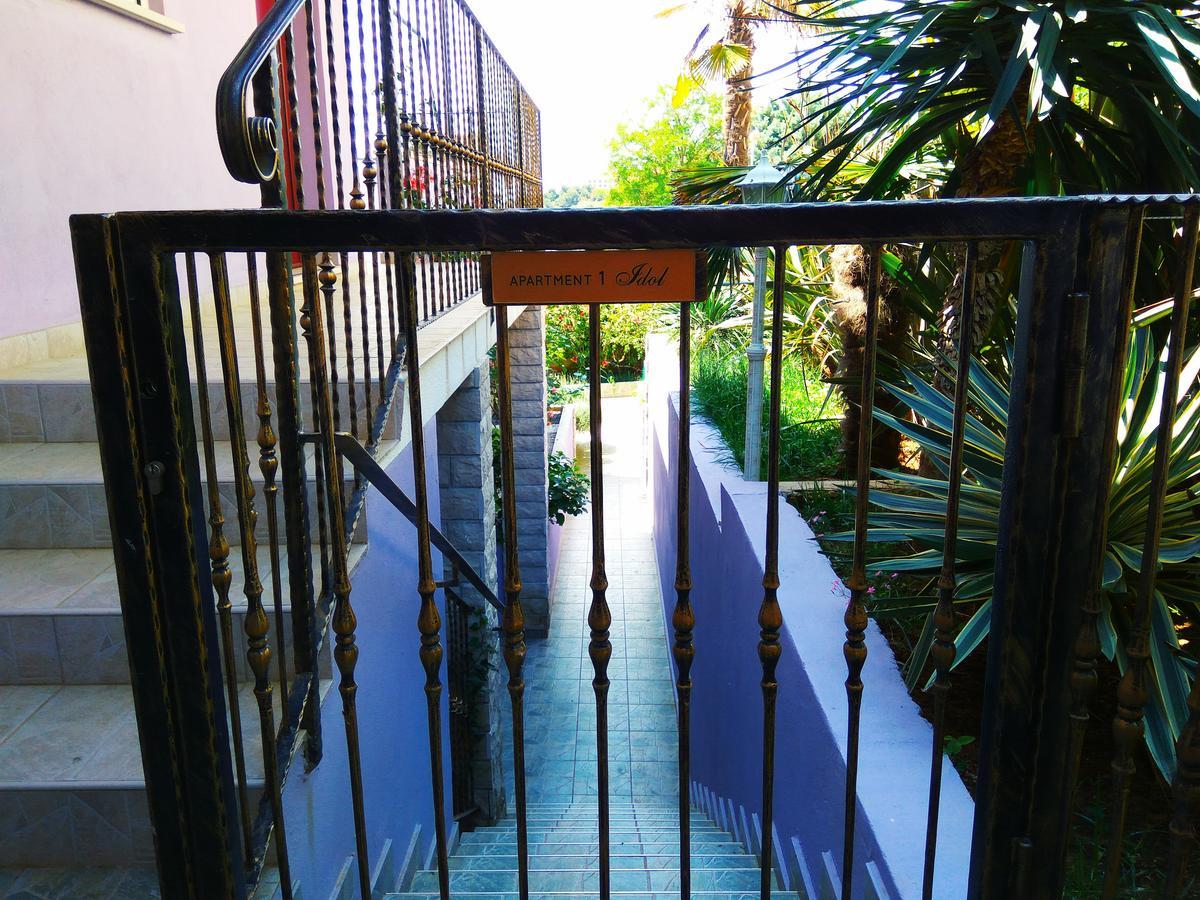 ApartHotel Viola Pjescana Uvala Esterno foto