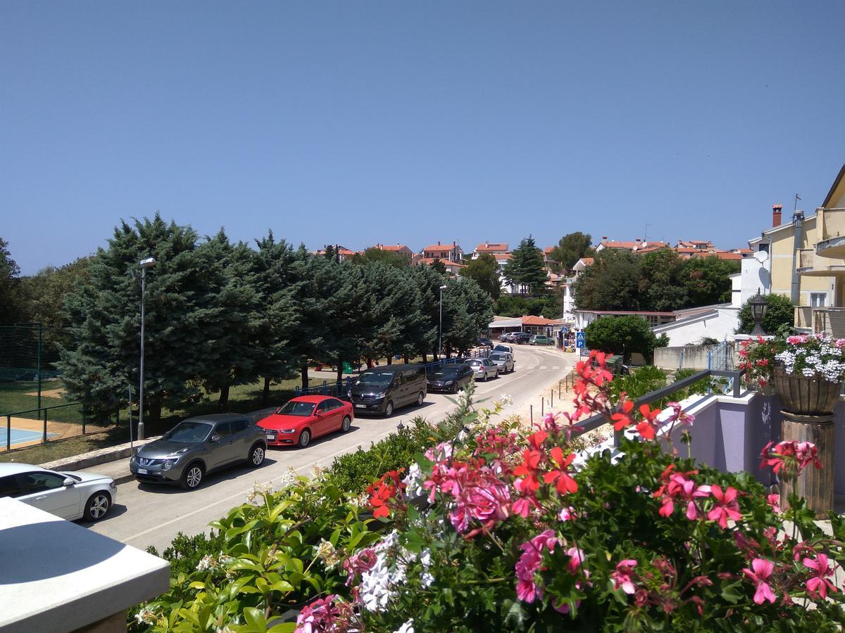 ApartHotel Viola Pjescana Uvala Esterno foto