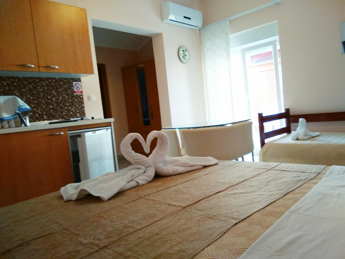 ApartHotel Viola Pjescana Uvala Esterno foto