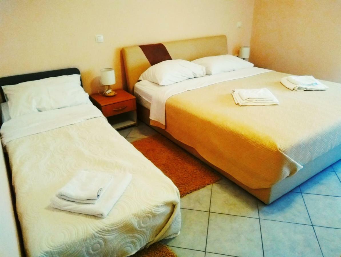 ApartHotel Viola Pjescana Uvala Esterno foto